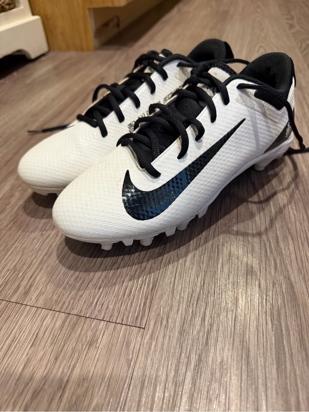 Women’s 7.5 Nike Huarache Cleats